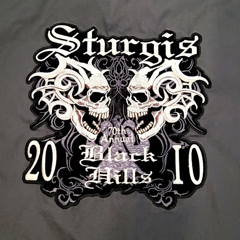 Sturgis Black Hills Men's Shirt Large 2010 70th Annual Motorcycle Rally Skulls